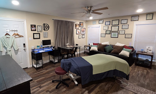 Rub Me The Right Way Medical Massage Clinic