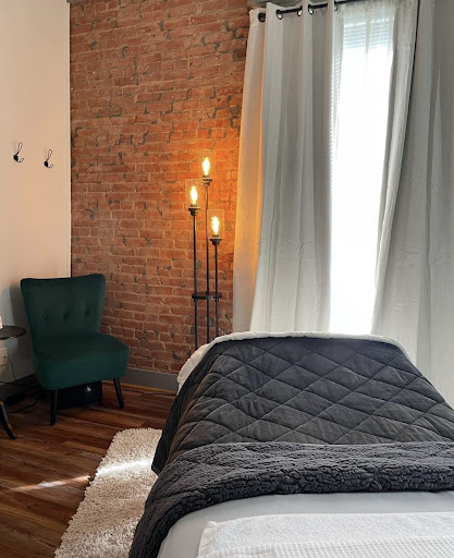 Allie Nicole – Aesthetician ( By Appointment Only)